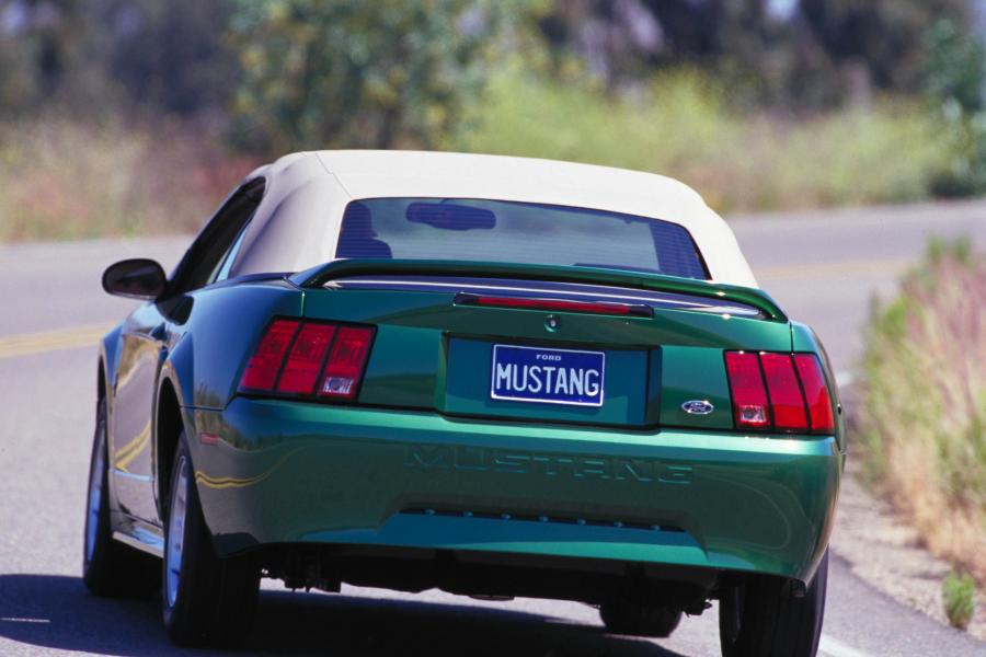  Ford Mustang 1999 года  (фото 22 из 60)